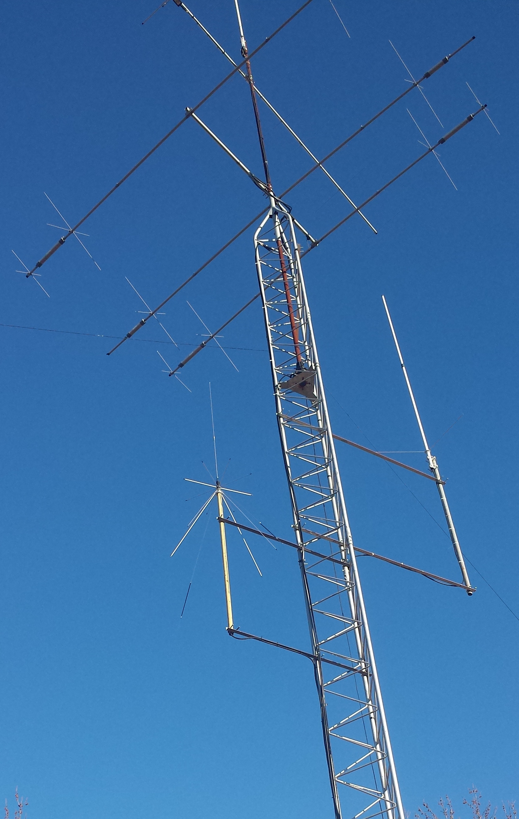 distance from tower to vhf/uhf vertical antenna? WorldwideDX Radio Forum