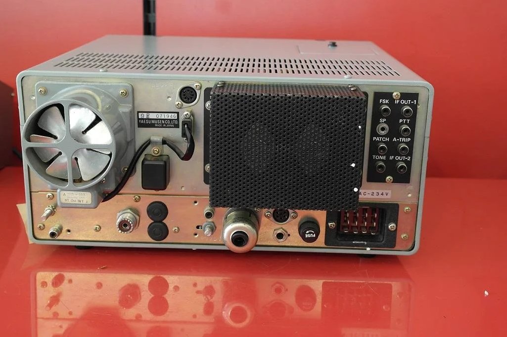 901 dm radio back.jpg