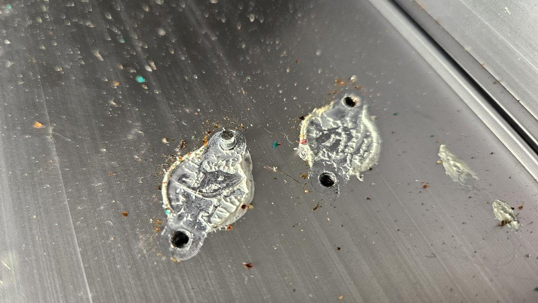 Magnum 2000 Broken Screw 1.jpg