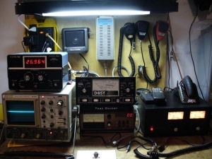 This is my testing station that consists of a 1. Astron VS-35M power supply,2. Conar model 282 signal generator, 3. B&K 35mhz scope,4. Dosy-TC-4002-PSW, 5.Wawasee JB1002 FC/M, 6. Palstar 1.5kw dummy load, 7. Galaxy 100w dummy load. and 4 testing microphon
