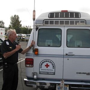 Gordon West demonstrating manually adjustable Hi-Q antenna
