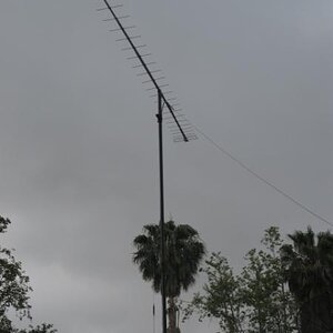 440 Mhz yagi on a break-down mast mounted on a Land Rover