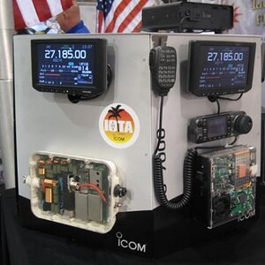 Icom IC-7000 and AH4 auto tuner