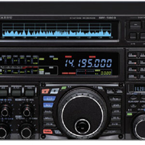 yaesu FT dx 5000 front with optional station monitor