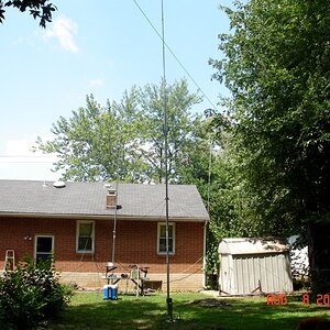 Antennafarm
43' vertical, 80/40 bazooka, G5RV Mystery antenna, Ringo Ranger, IMax 2000.