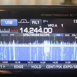 Icom-IC-7300-large-spectrum-scope