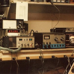 Gray frq counter - SBE Console ll Kris Big-Boomer Siltronix model 80 VFO--.jpg