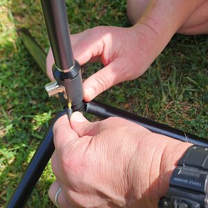 Media 'HF-010 attach radial' in album 'Radioddity HF-010 Portable HF Antenna'