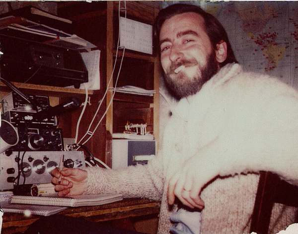 1978 EA1TH

A younger version of me, still smoking. Atlas 210X. Datong RF
Speech Compressor and homebrew balanced ATU into open wire feeder to a doubl