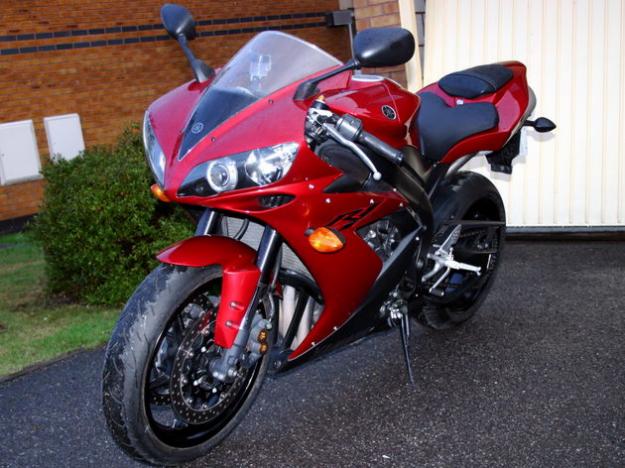 2009 Yamaha R1.....missed daily