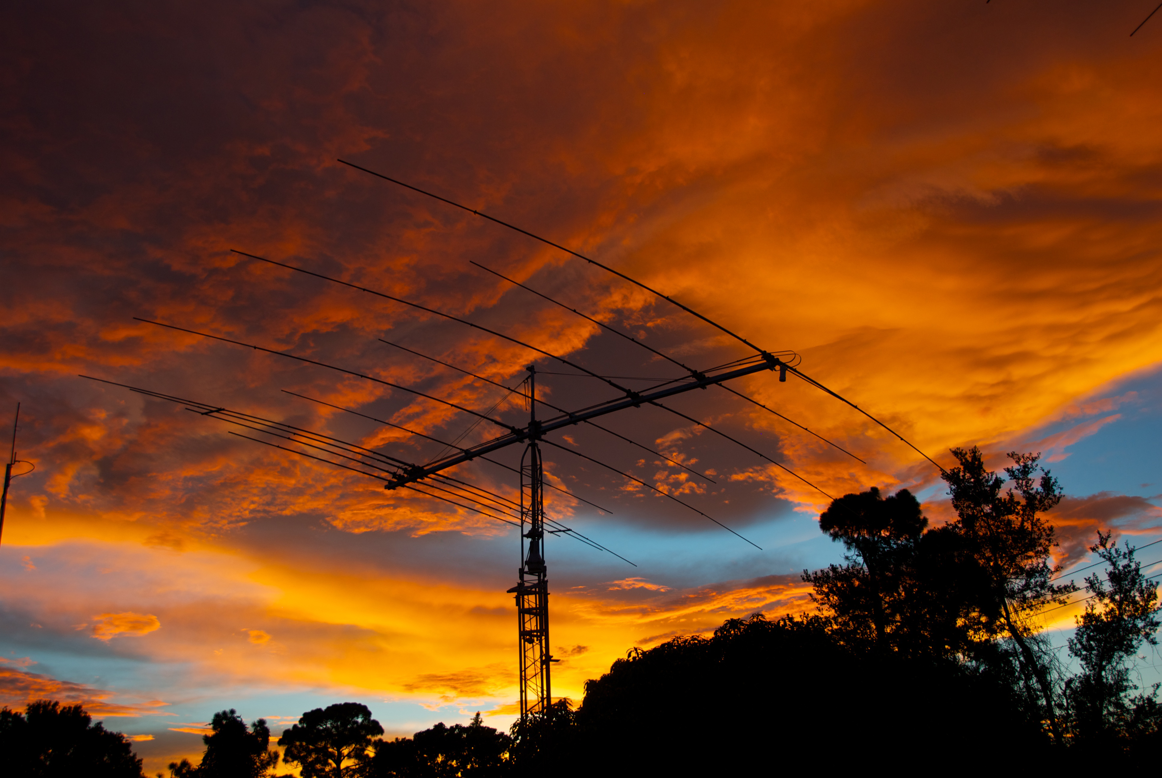 Consulate 10 Element Log Periodic Array