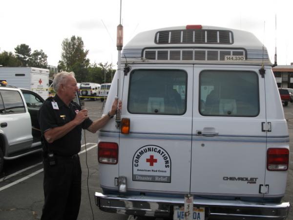 Gordon West demonstrating manually adjustable Hi-Q antenna