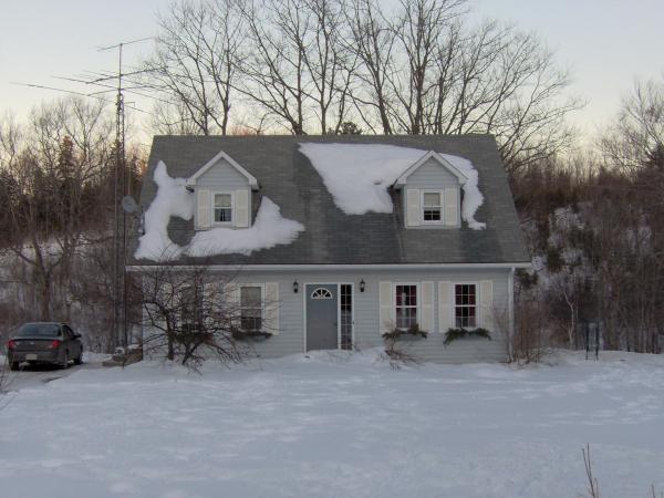 House and antennas.jpg