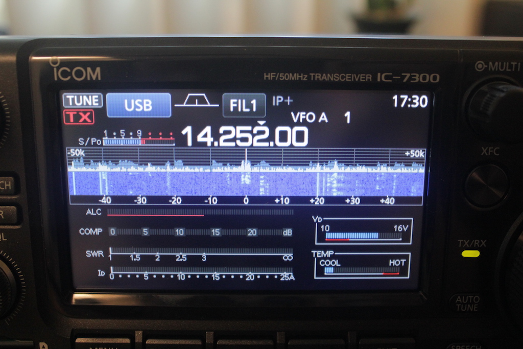 Icom-IC-7300-spectrum-scope-with-meters