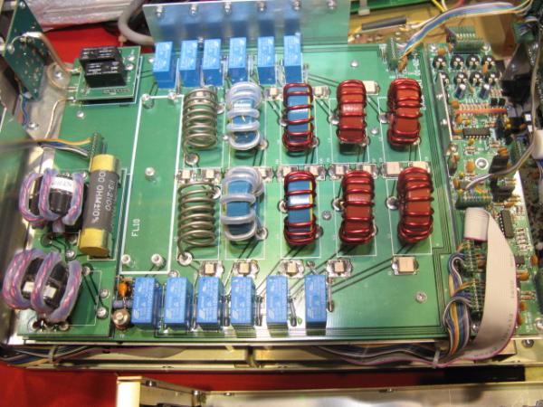 Inside the Ameritron ALS-1300 1000 watt solid state amplifier
