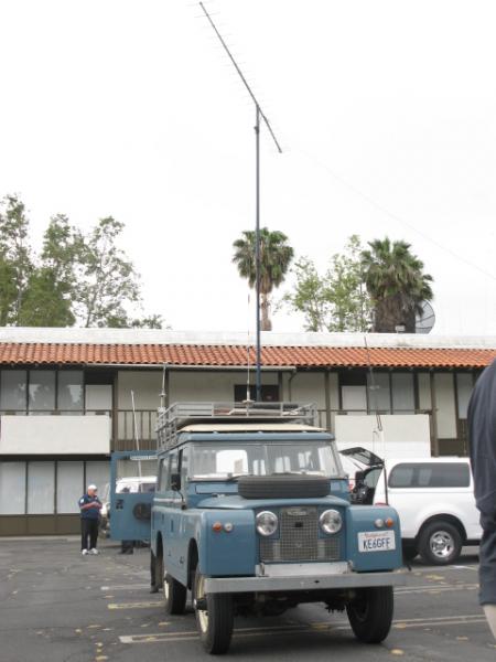 Mobile Land Rover with 440 Mhz yagi