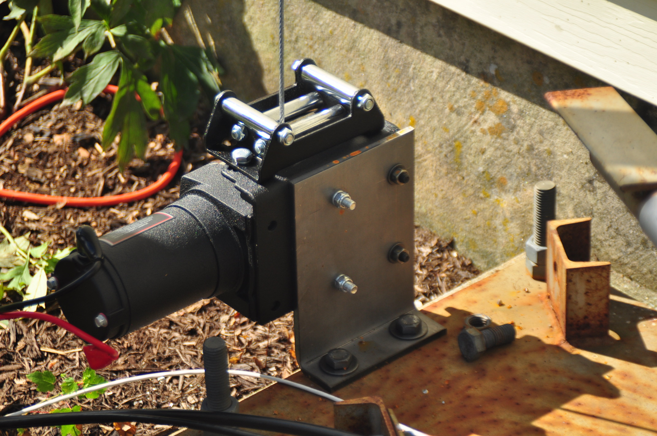 New winch hookup I desighned because I got tired of trying to get help lowering and raising it all the time.