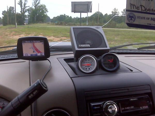 speaker and Digital Voltmeter