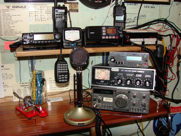 The only things left in this photo is the Kenwood TS-130S, the Vibroplex key, and the MFJ 949-c antenna tuner, plus I still have the Yaesu VX-170....
