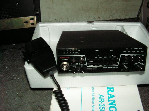 This is the 35 watt radio, box, and mic.
Can't really see the heat sink in this pic.