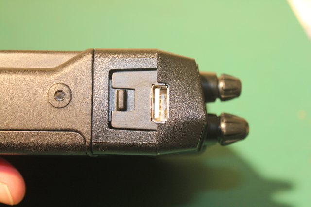 USB port and face detach latch