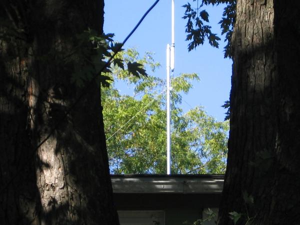 Zoomed in from the back yard. Hard to get pictures with the trees in my way. The Imax without the GPK.